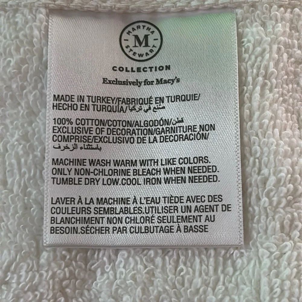 NWT 2 MARTHA STEWART PINE WREATH MERRY CHRISTMAS BATH TOWEL 28 X 48